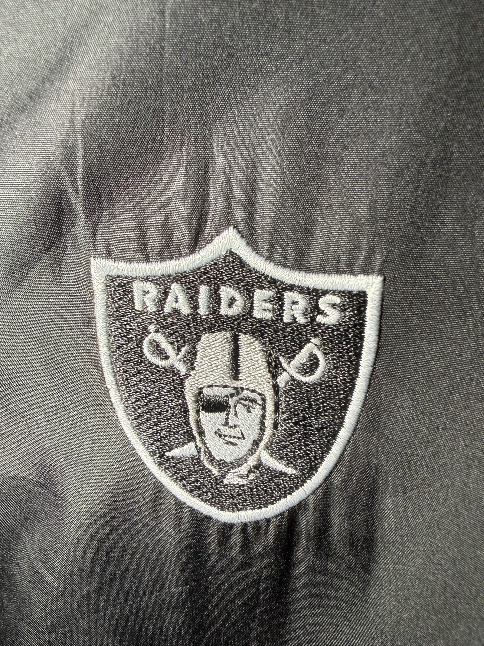 Vintage Oakland Raiders NFL Windbreaker Jacket – Black & Gray – Full Zip – photo 2